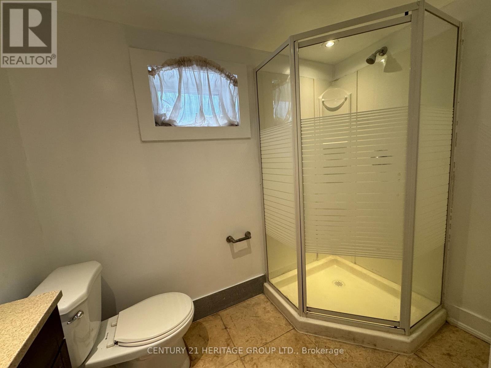 24 Hutton Avenue, Toronto, Ontario  M4C 3L3 - Photo 11 - E13117242
