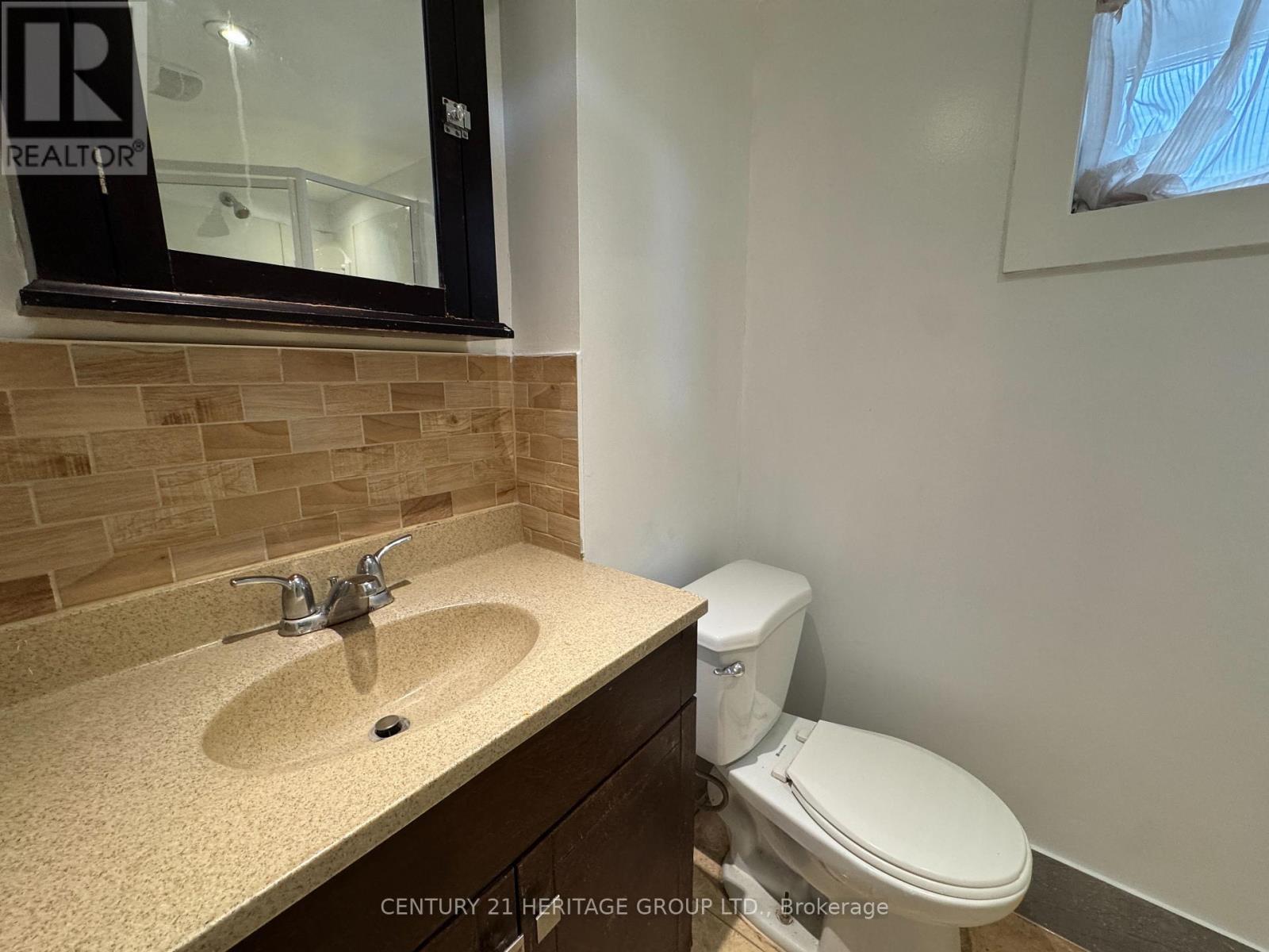 24 Hutton Avenue, Toronto, Ontario  M4C 3L3 - Photo 12 - E13117242