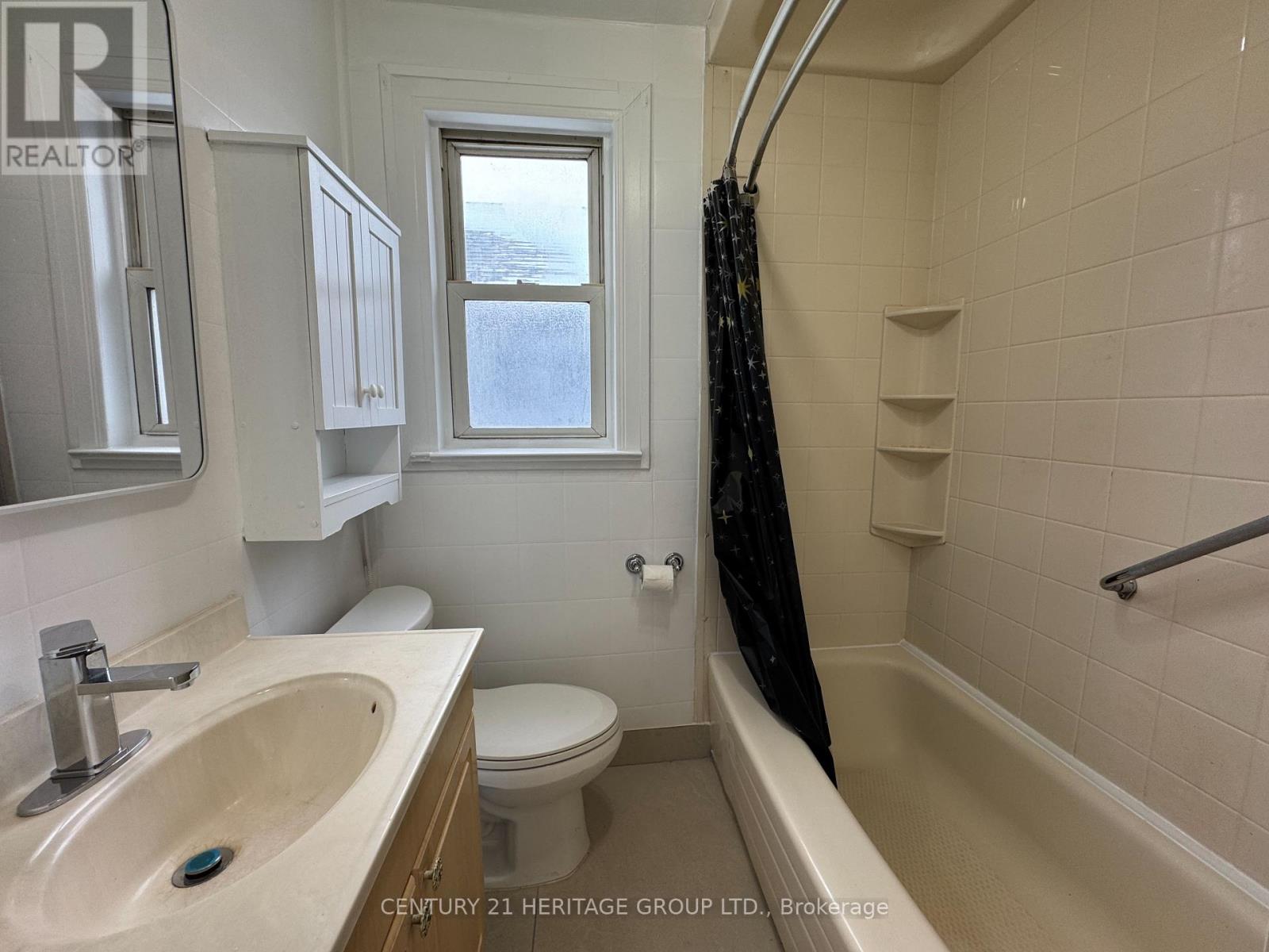 24 Hutton Avenue, Toronto, Ontario  M4C 3L3 - Photo 6 - E13117242