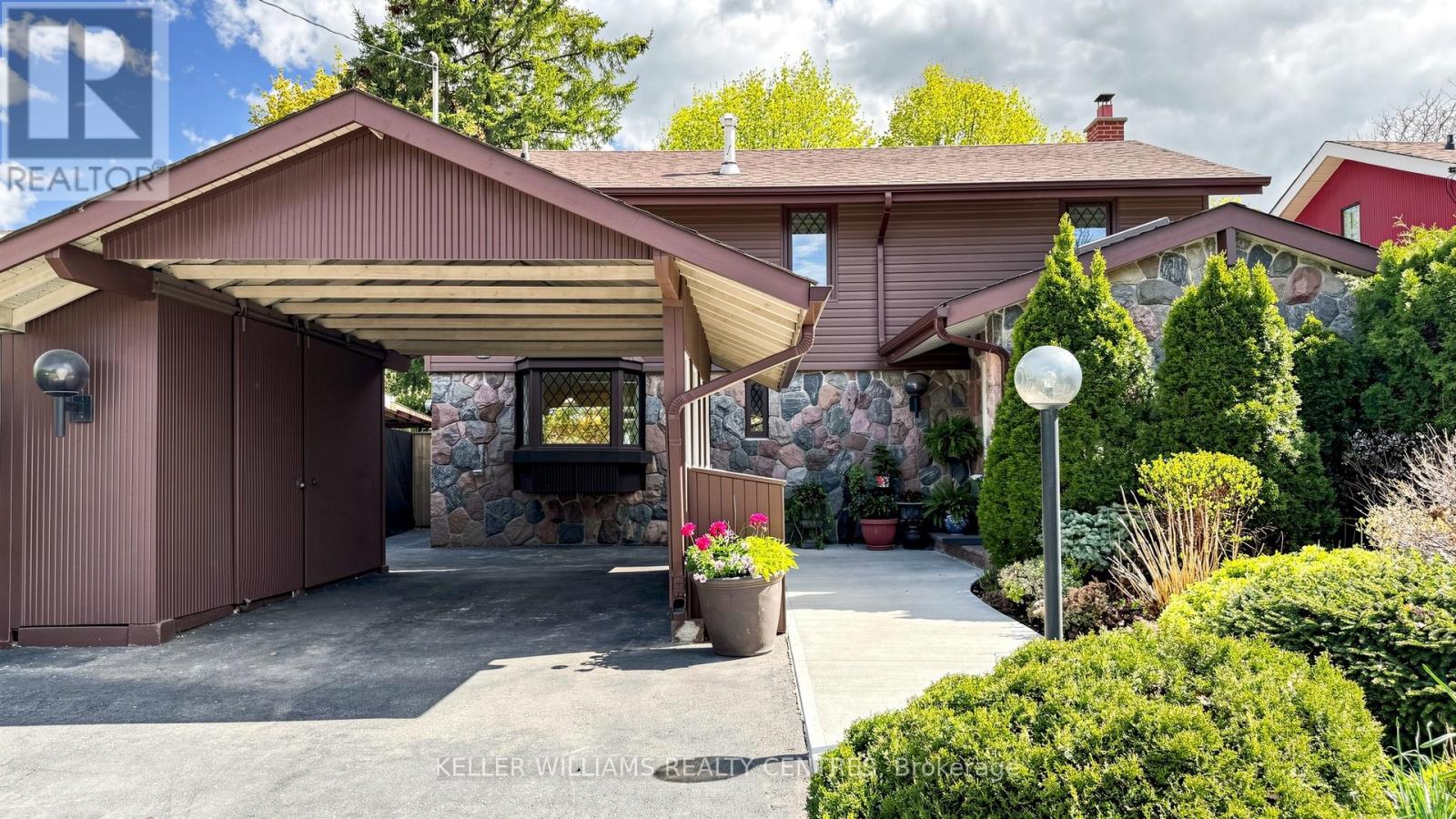 19 Lesterwood Crescent, Toronto, Ontario  M1P 3L5 - Photo 2 - E13117472