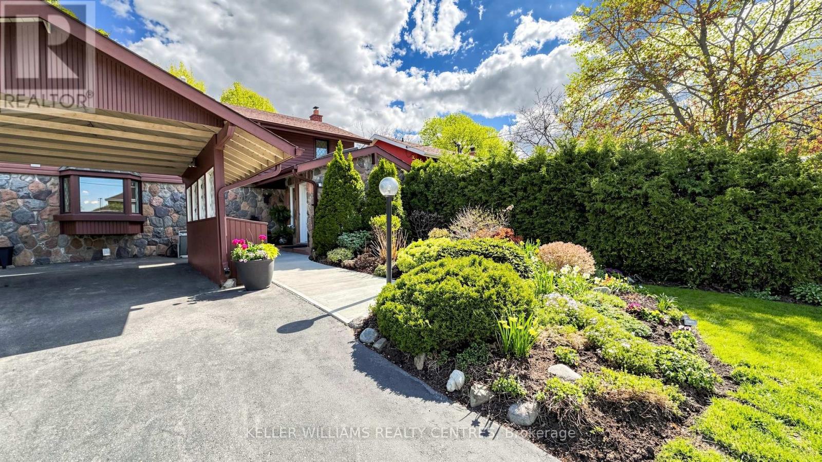 19 Lesterwood Crescent, Toronto, Ontario  M1P 3L5 - Photo 3 - E13117472