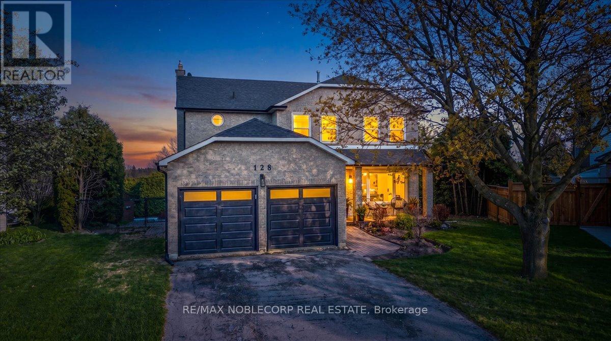 128 Mccauley Court, Newmarket, Ontario  L3Y 7W2 - Photo 1 - N13117418
