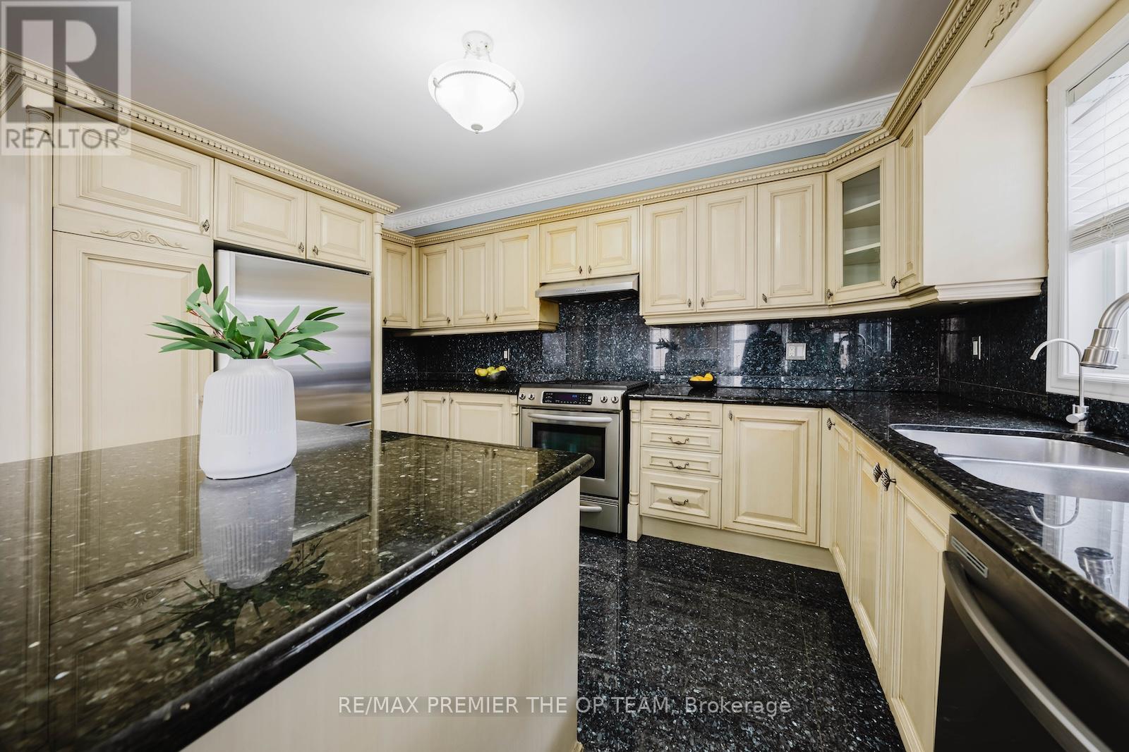 16 St Michele Place, Vaughan, Ontario  L4H 1H3 - Photo 16 - N13117492