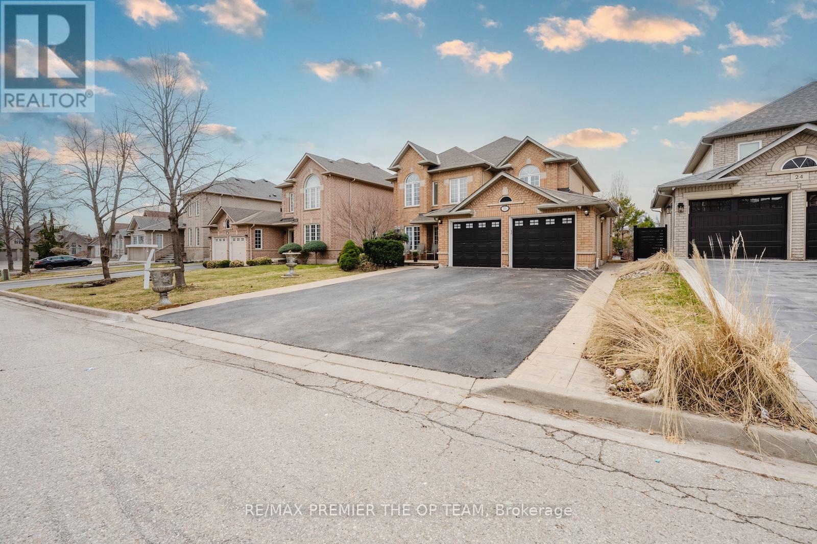 16 St Michele Place, Vaughan, Ontario  L4H 1H3 - Photo 2 - N13117492