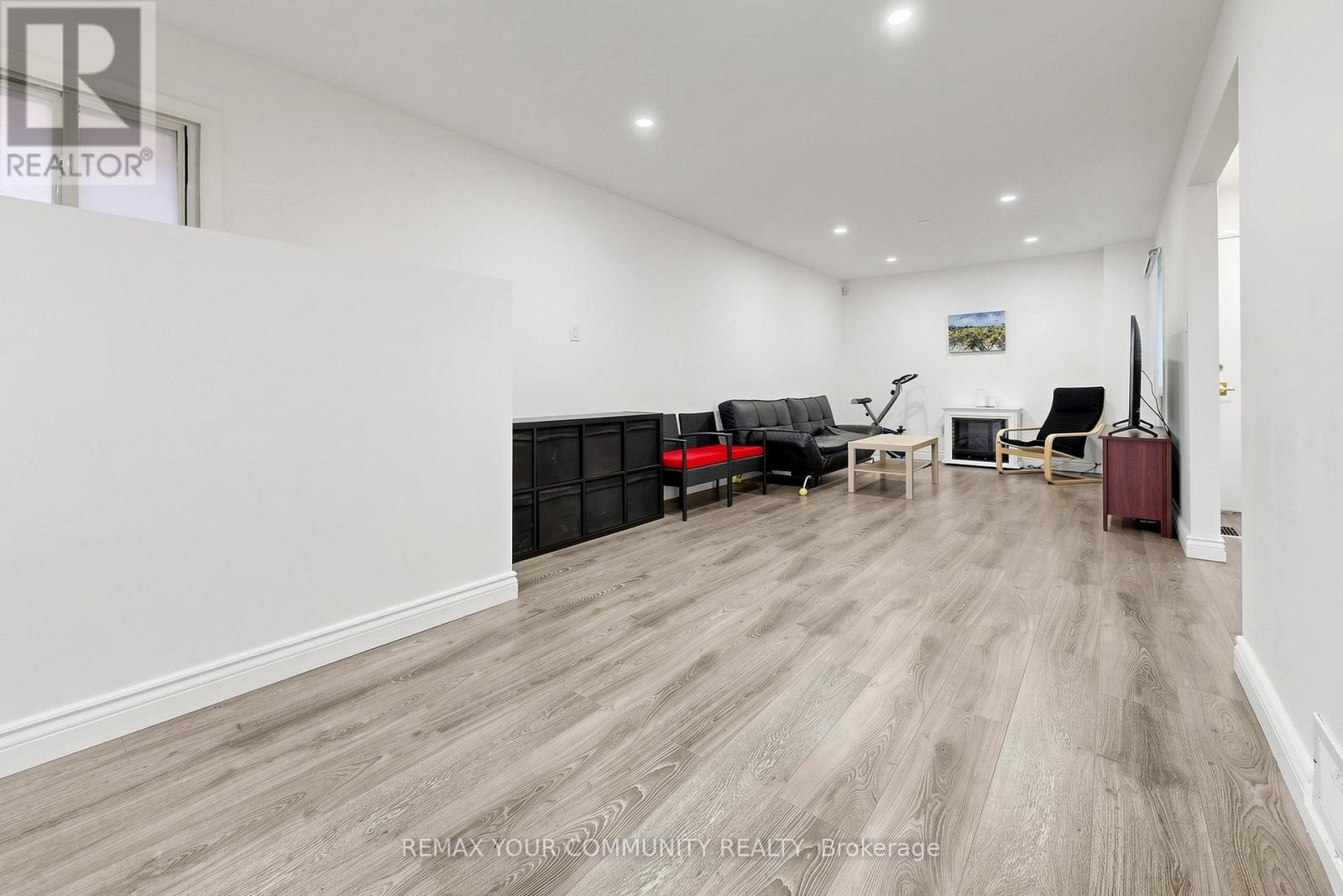Upper - 63 Patrice Crescent, Vaughan, Ontario  L4J 4Z1 - Photo 10 - N13117504