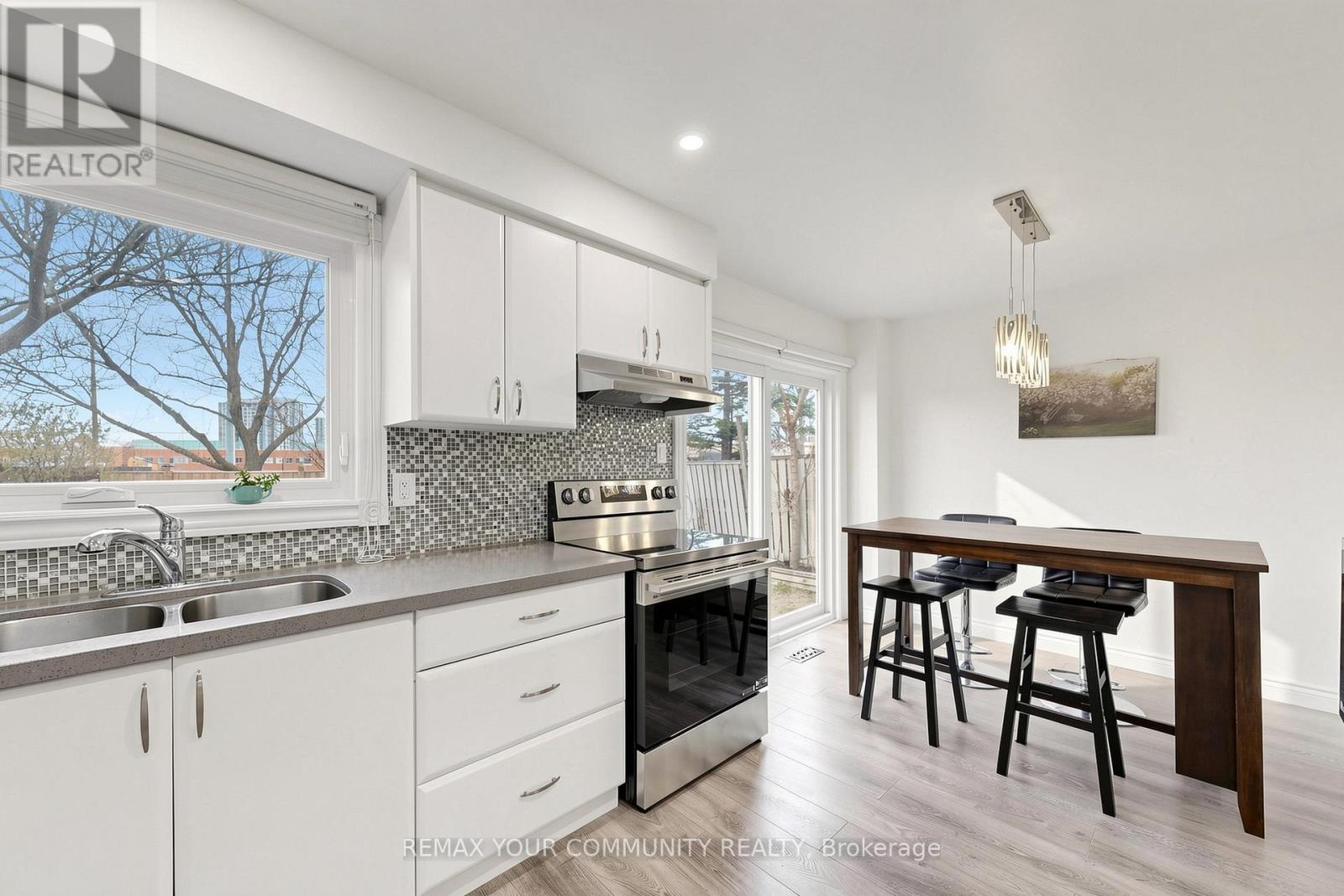 Upper - 63 Patrice Crescent, Vaughan, Ontario  L4J 4Z1 - Photo 11 - N13117504