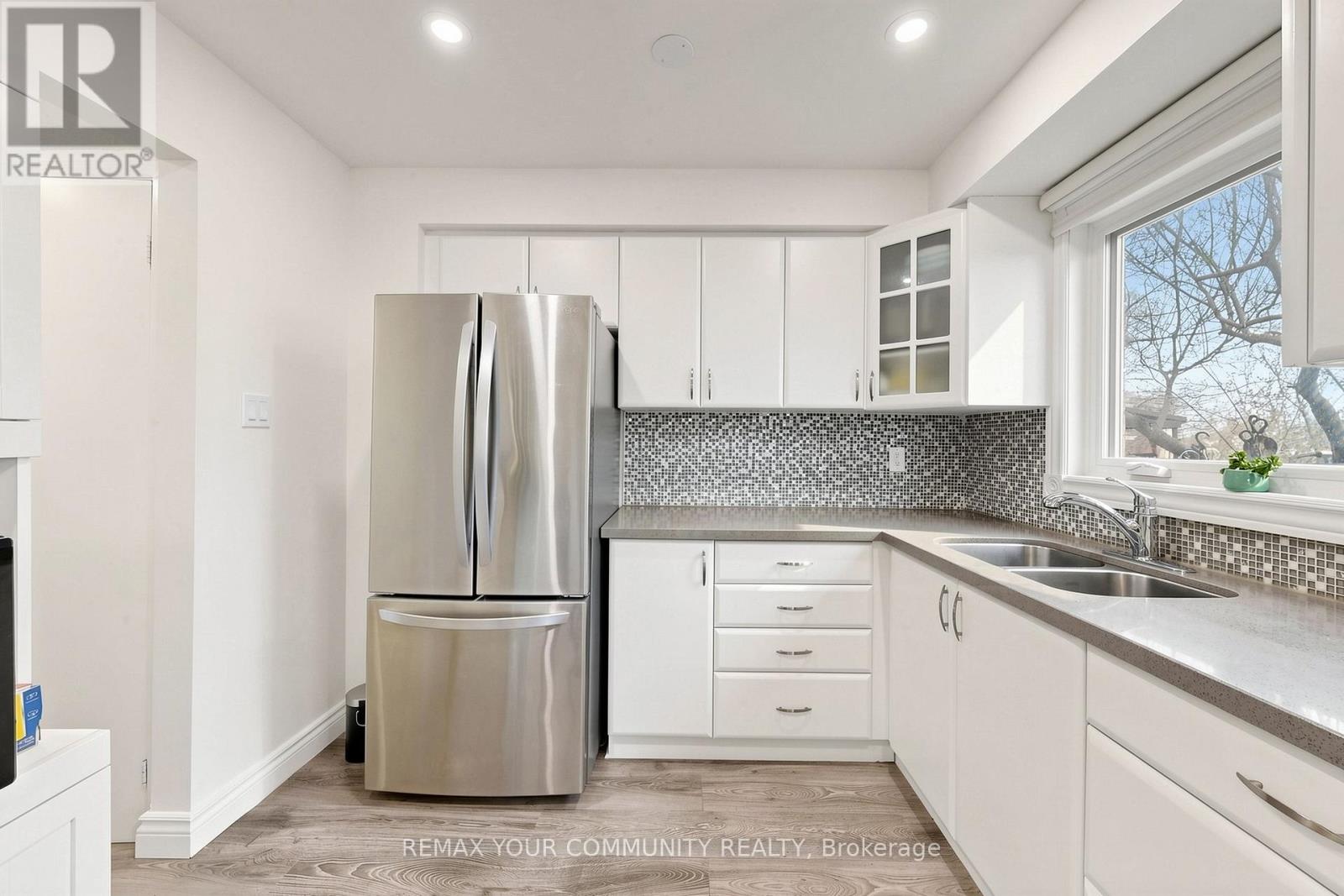 Upper - 63 Patrice Crescent, Vaughan, Ontario  L4J 4Z1 - Photo 14 - N13117504