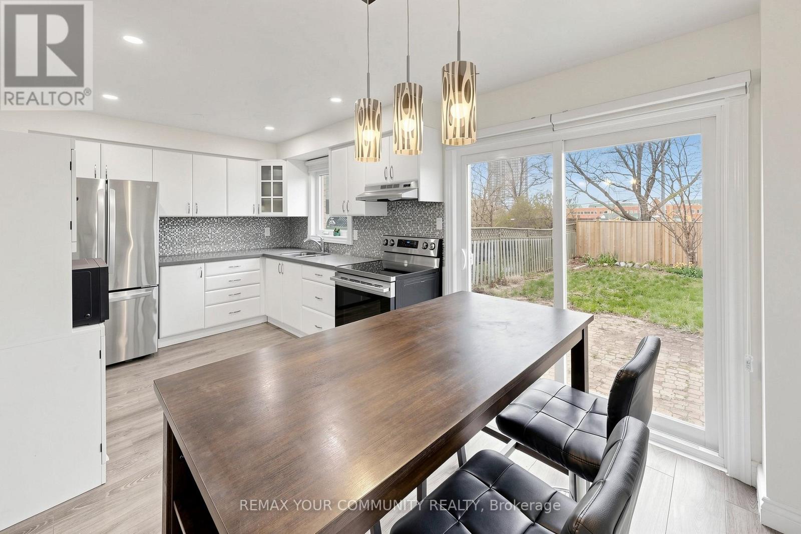 Upper - 63 Patrice Crescent, Vaughan, Ontario  L4J 4Z1 - Photo 16 - N13117504