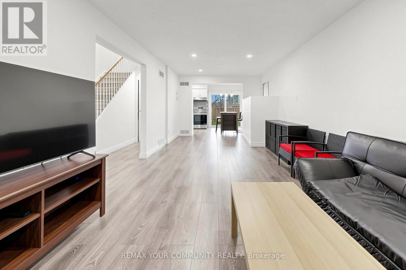Upper - 63 Patrice Crescent, Vaughan, Ontario  L4J 4Z1 - Photo 4 - N13117504