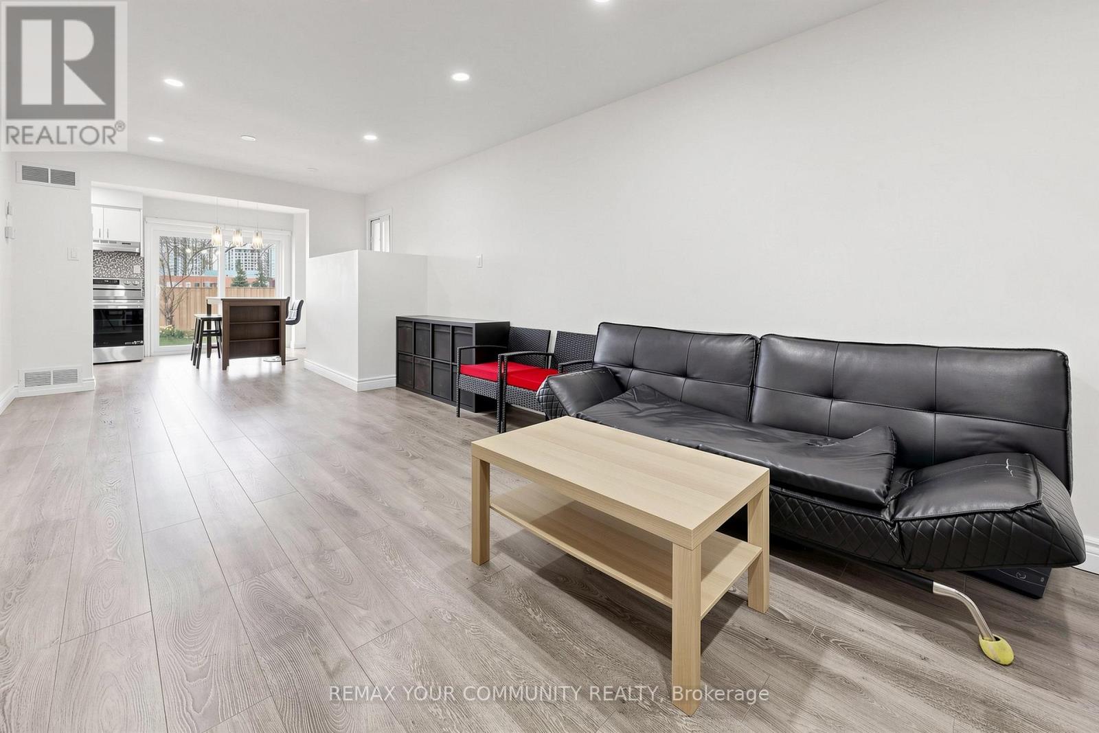 Upper - 63 Patrice Crescent, Vaughan, Ontario  L4J 4Z1 - Photo 5 - N13117504