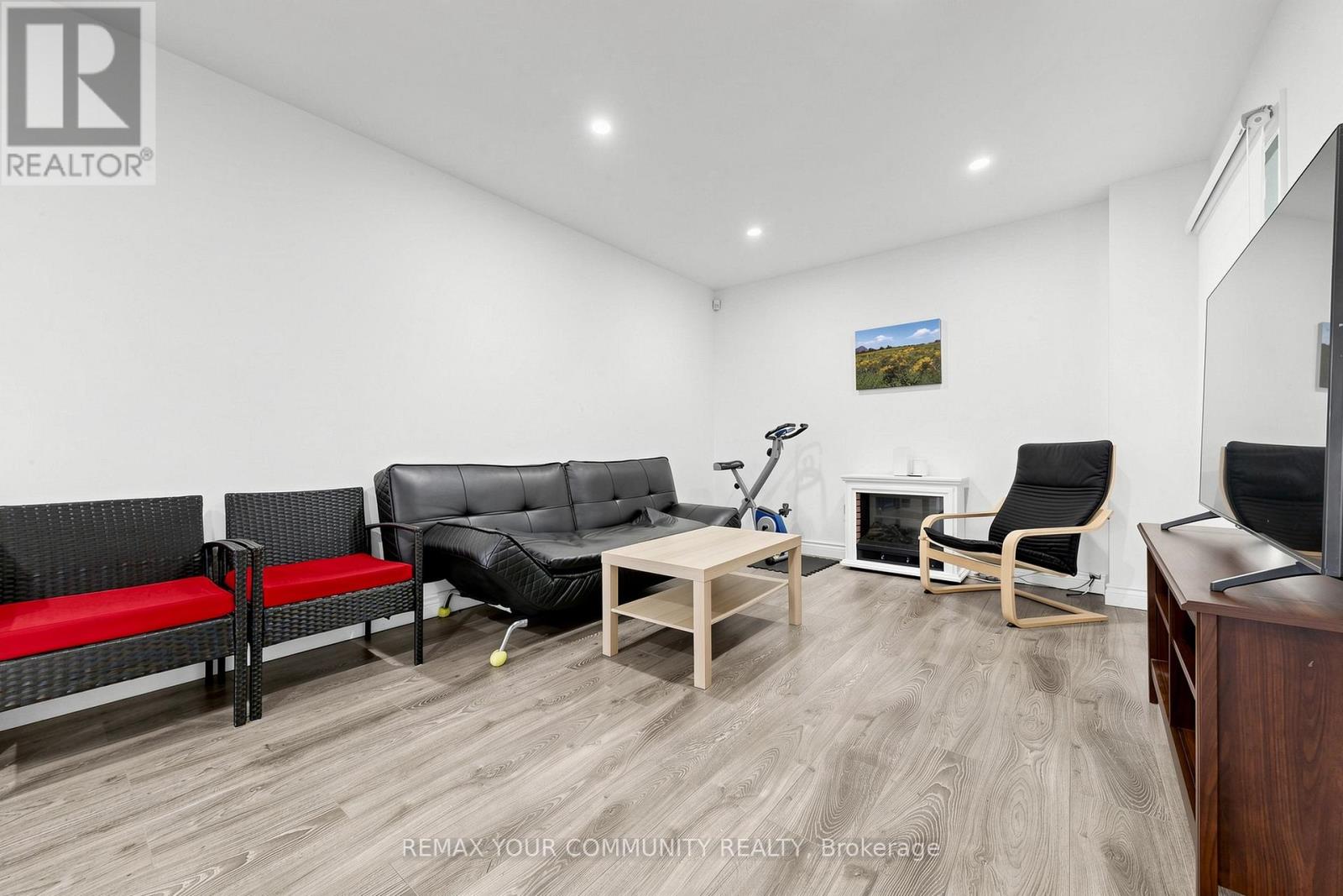 Upper - 63 Patrice Crescent, Vaughan, Ontario  L4J 4Z1 - Photo 7 - N13117504