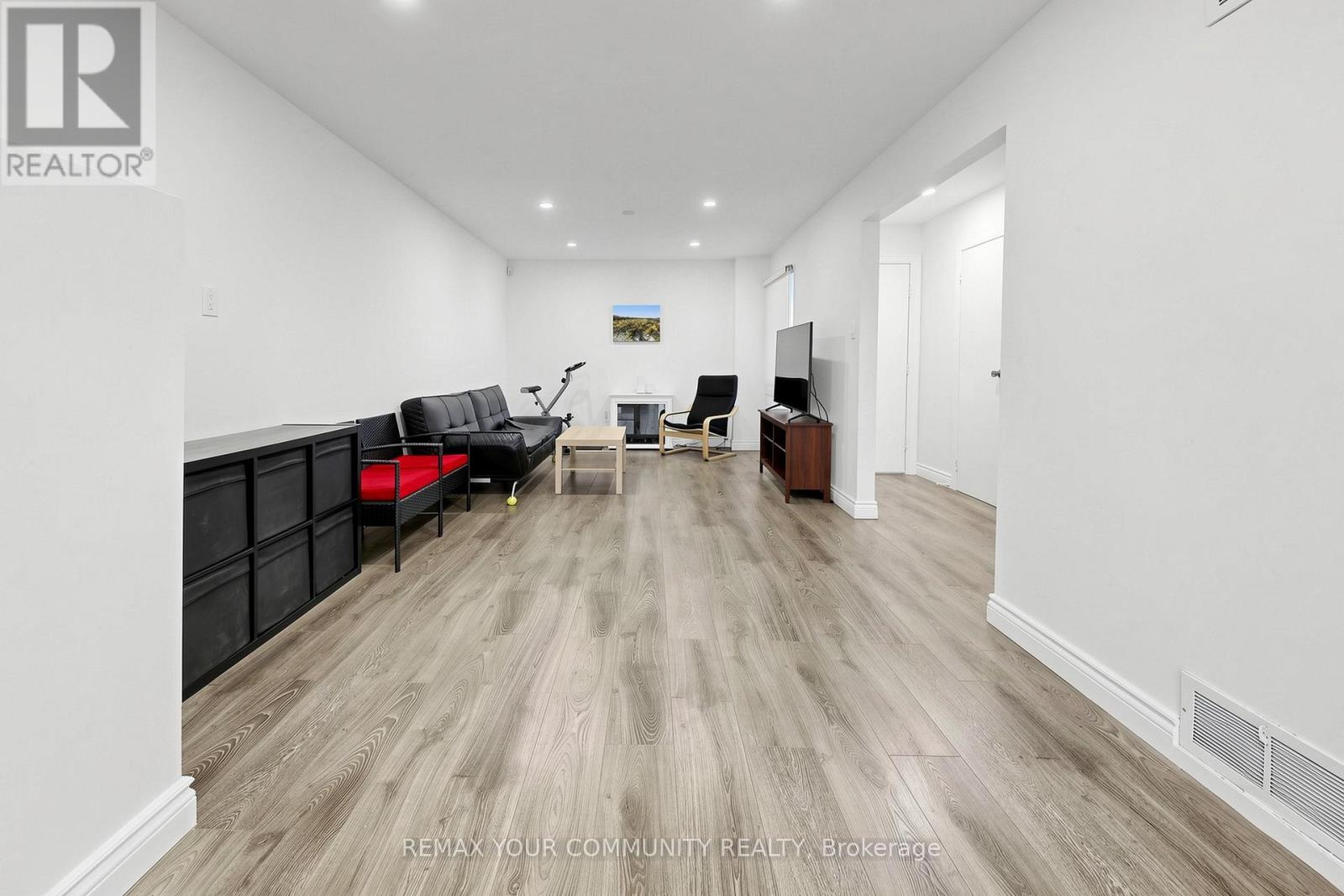 Upper - 63 Patrice Crescent, Vaughan, Ontario  L4J 4Z1 - Photo 8 - N13117504