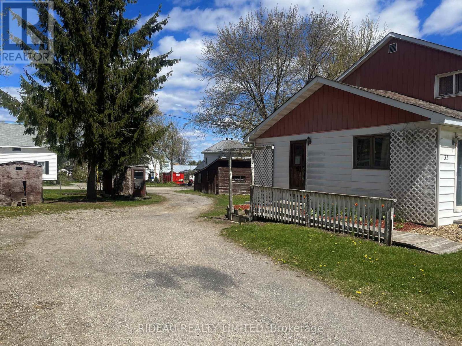 31 Colborne Street, Rideau Lakes, Ontario  K0G 1V0 - Photo 2 - X12842744