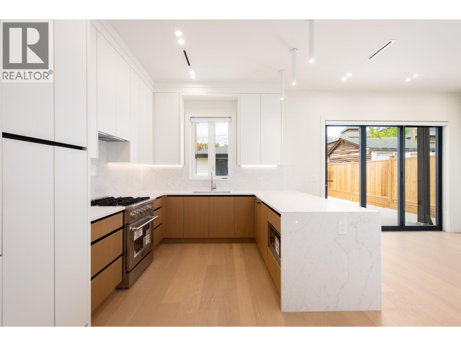 2 3645 Dundas Street, Vancouver, British Columbia  V5K 1S3 - Photo 9 - R3122139