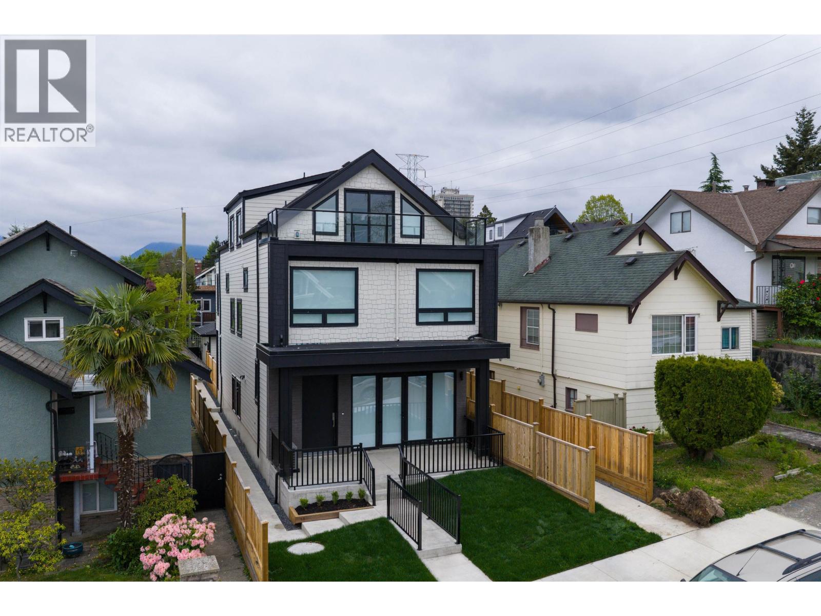 2 3645 Dundas Street, Vancouver, British Columbia  V5K 1S3 - Photo 27 - R3122139