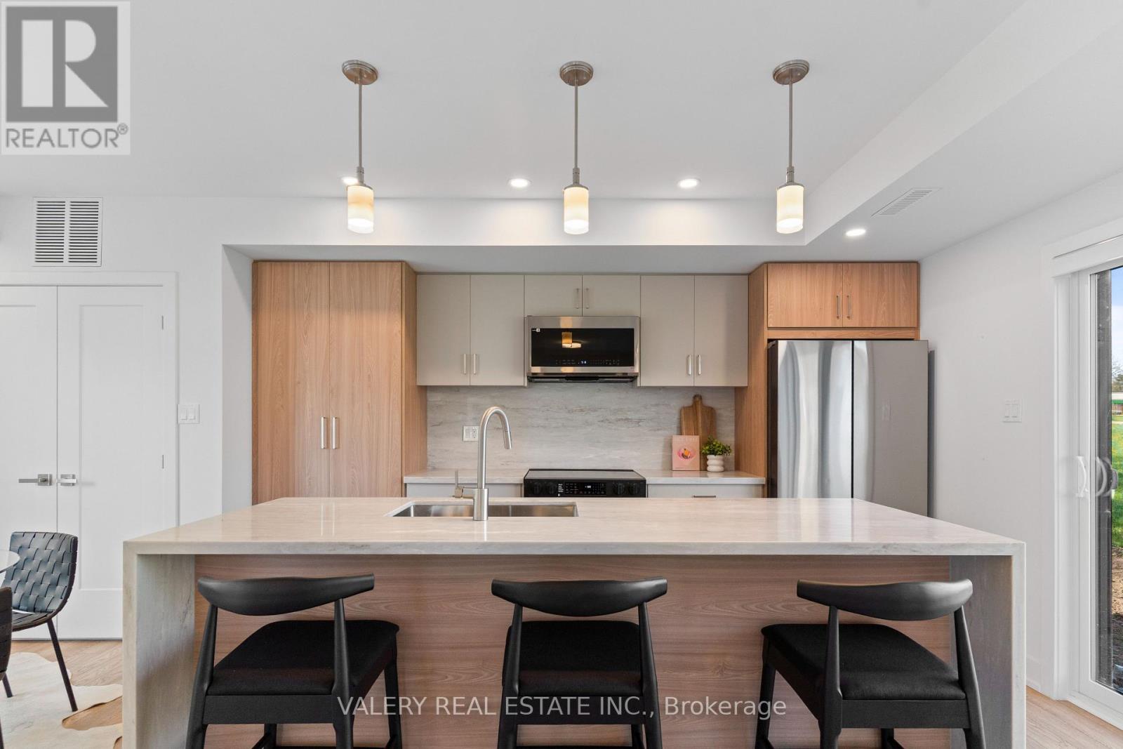 Unit 5 - 15 Acorn Avenue, Toronto, Ontario  M9B 3P7 - Photo 34 - W13117216