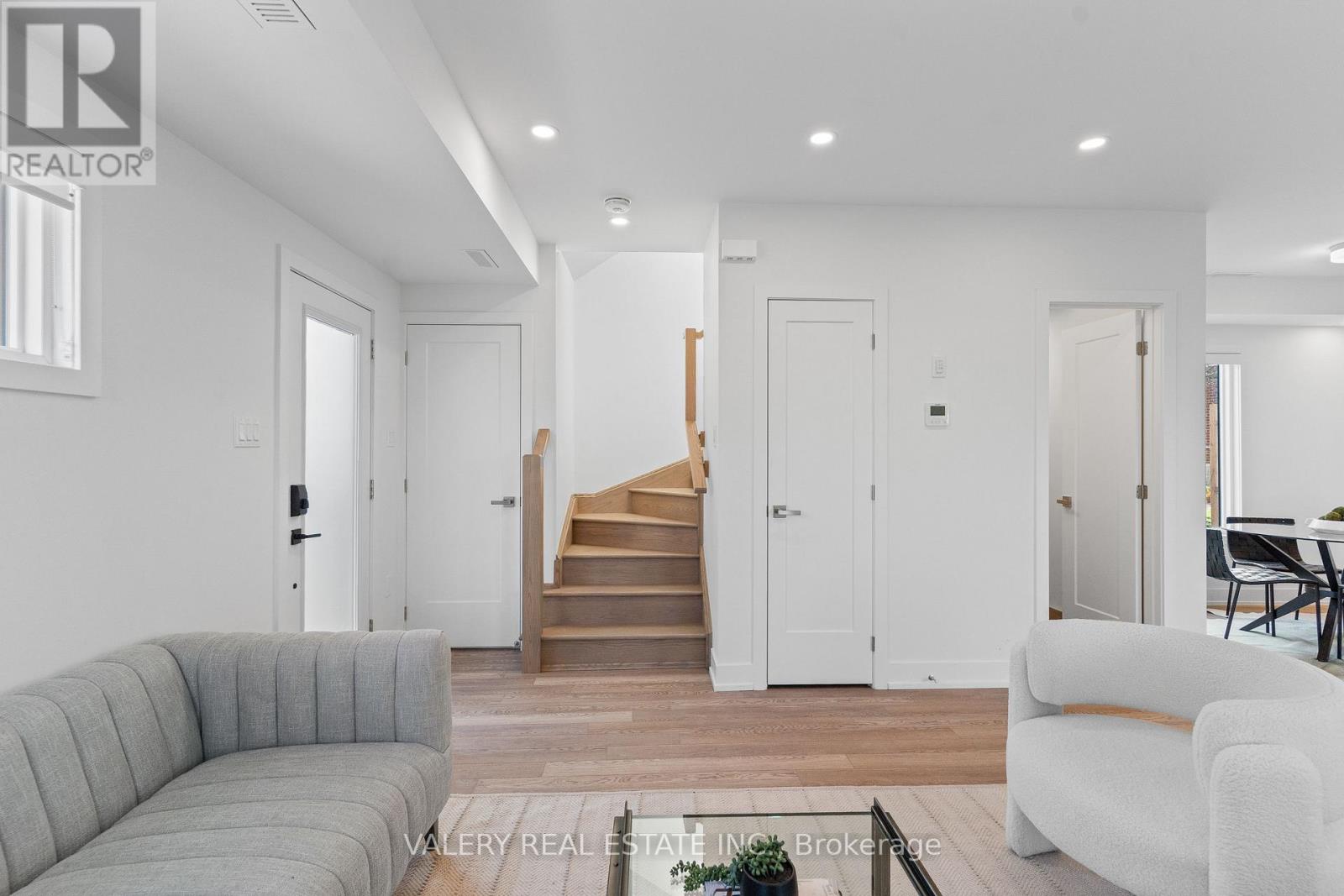 Unit 5 - 15 Acorn Avenue, Toronto, Ontario  M9B 3P7 - Photo 4 - W13117216