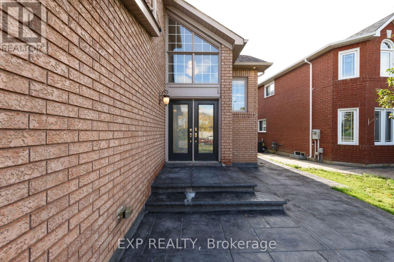 7266 Terragar Boulevard, Mississauga, Ontario  L5N 7L8 - Photo 3 - W13117268