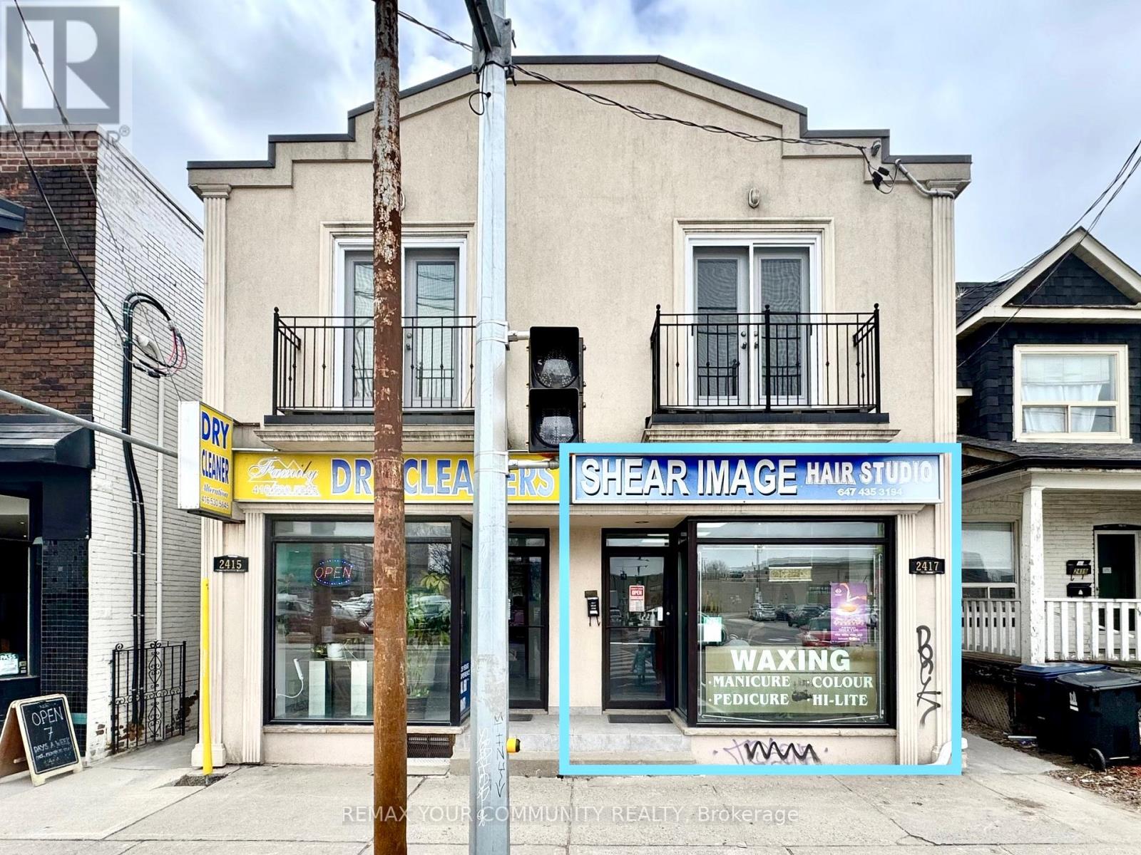 Main - 2417 Dundas Street W, Toronto, Ontario  M6P 1X3 - Photo 1 - W13117276