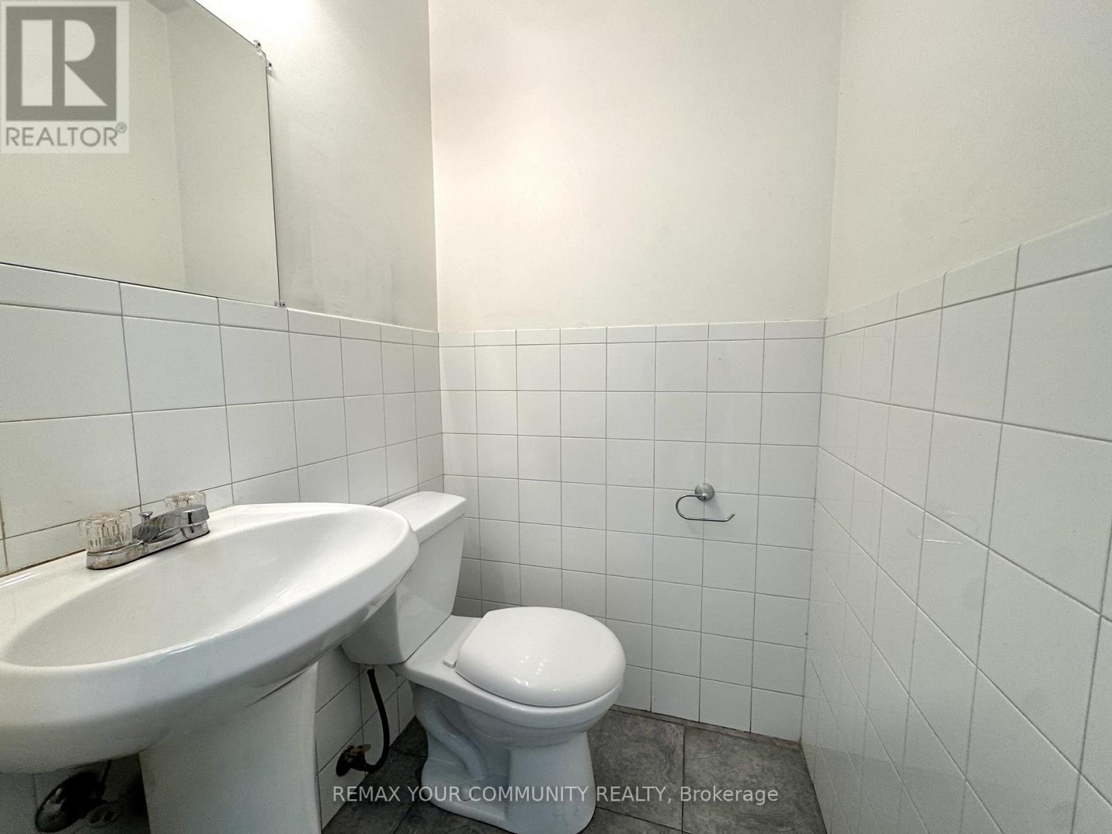 Main - 2417 Dundas Street W, Toronto, Ontario  M6P 1X3 - Photo 11 - W13117276