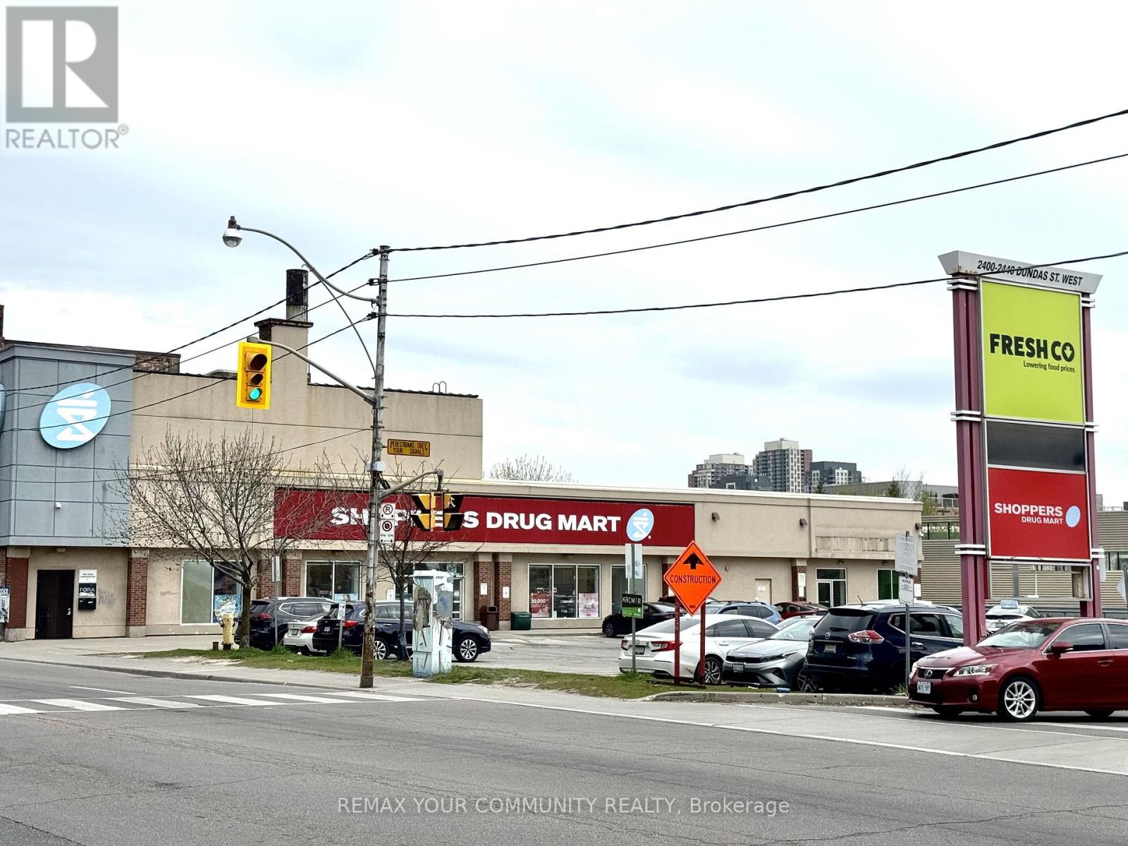 Main - 2417 Dundas Street W, Toronto, Ontario  M6P 1X3 - Photo 13 - W13117276
