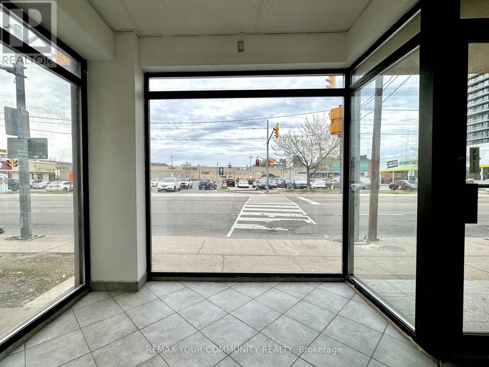 Main - 2417 Dundas Street W, Toronto, Ontario  M6P 1X3 - Photo 2 - W13117276