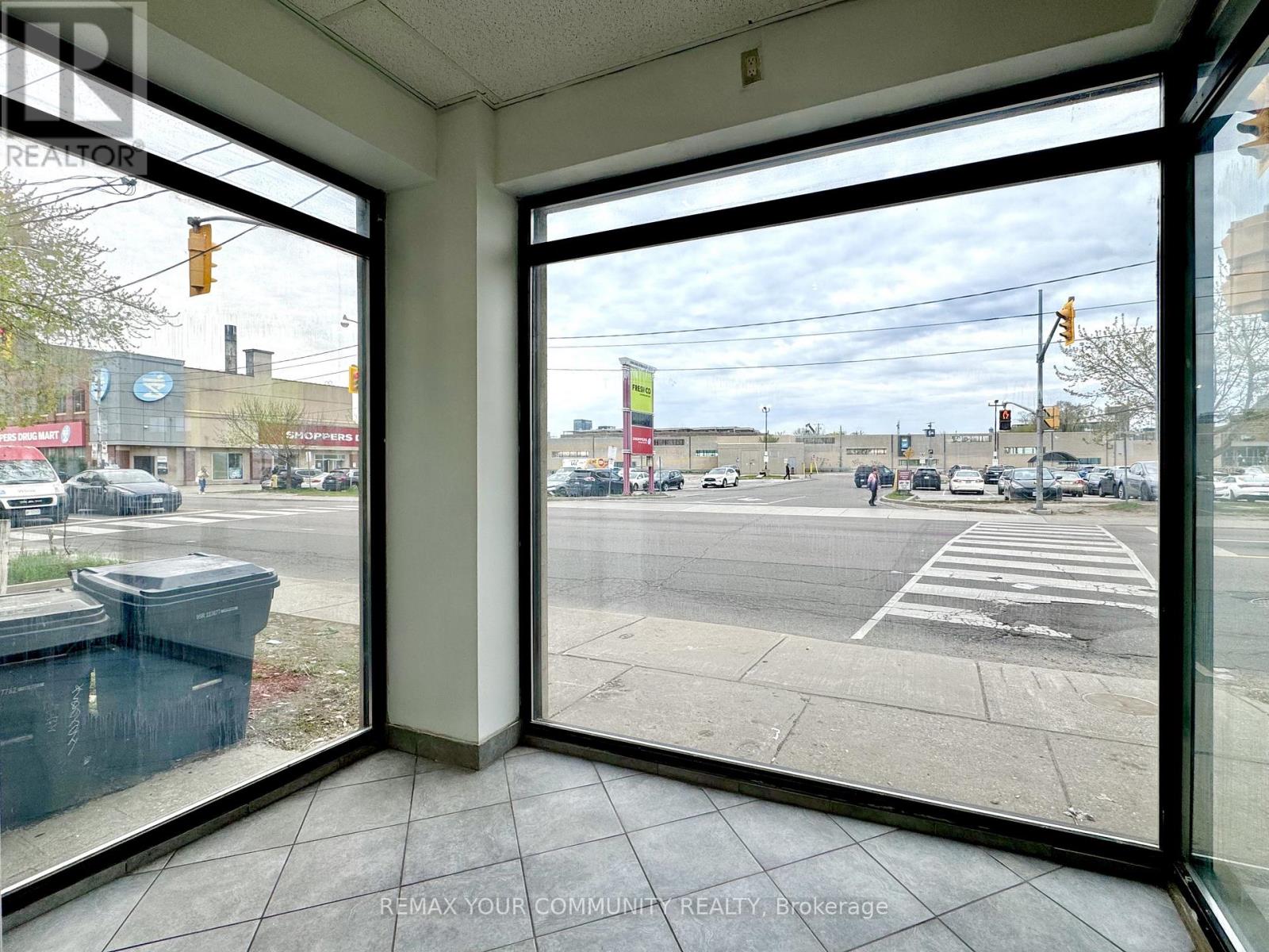 Main - 2417 Dundas Street W, Toronto, Ontario  M6P 1X3 - Photo 4 - W13117276