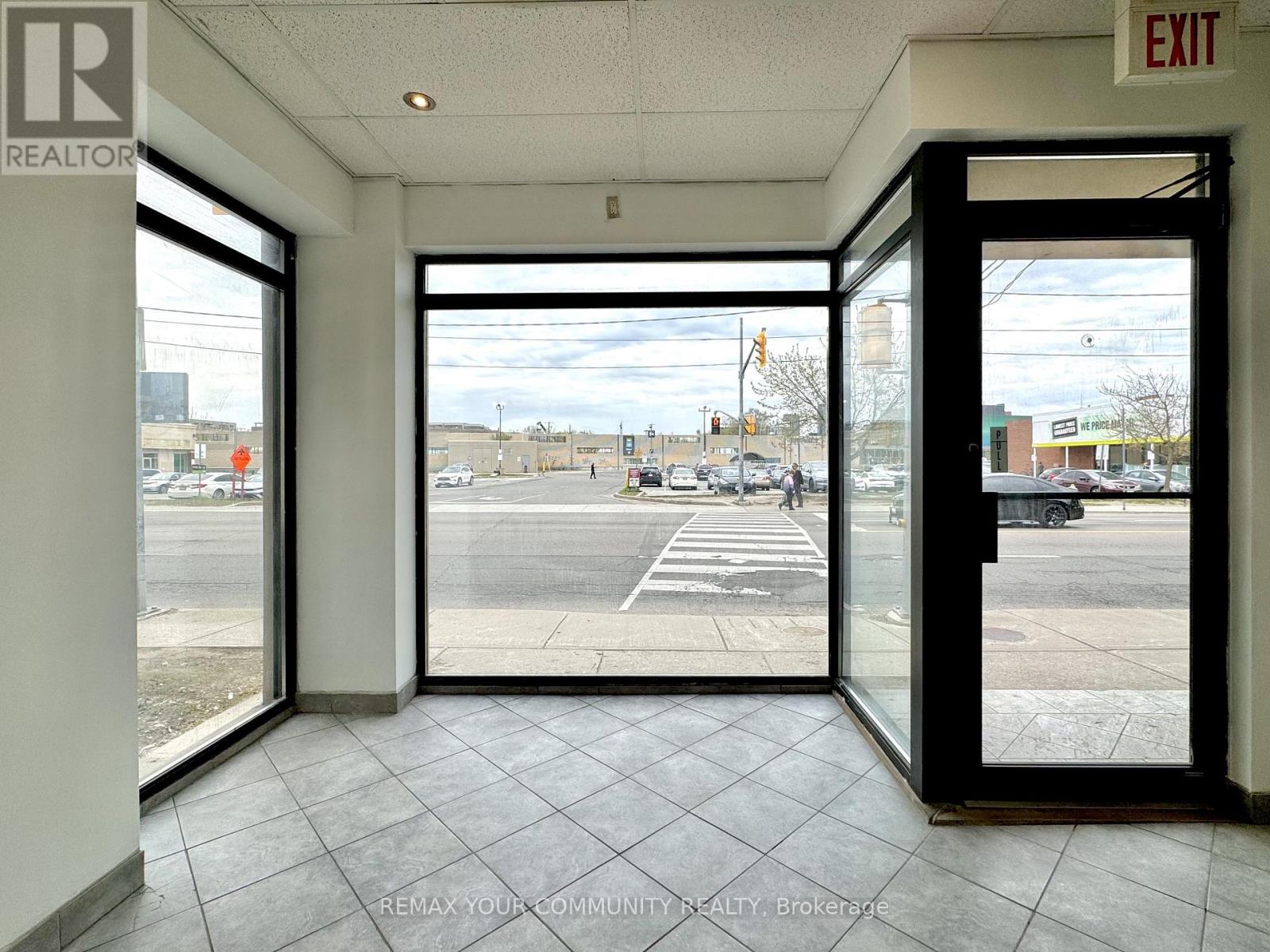 Main - 2417 Dundas Street W, Toronto, Ontario  M6P 1X3 - Photo 5 - W13117276
