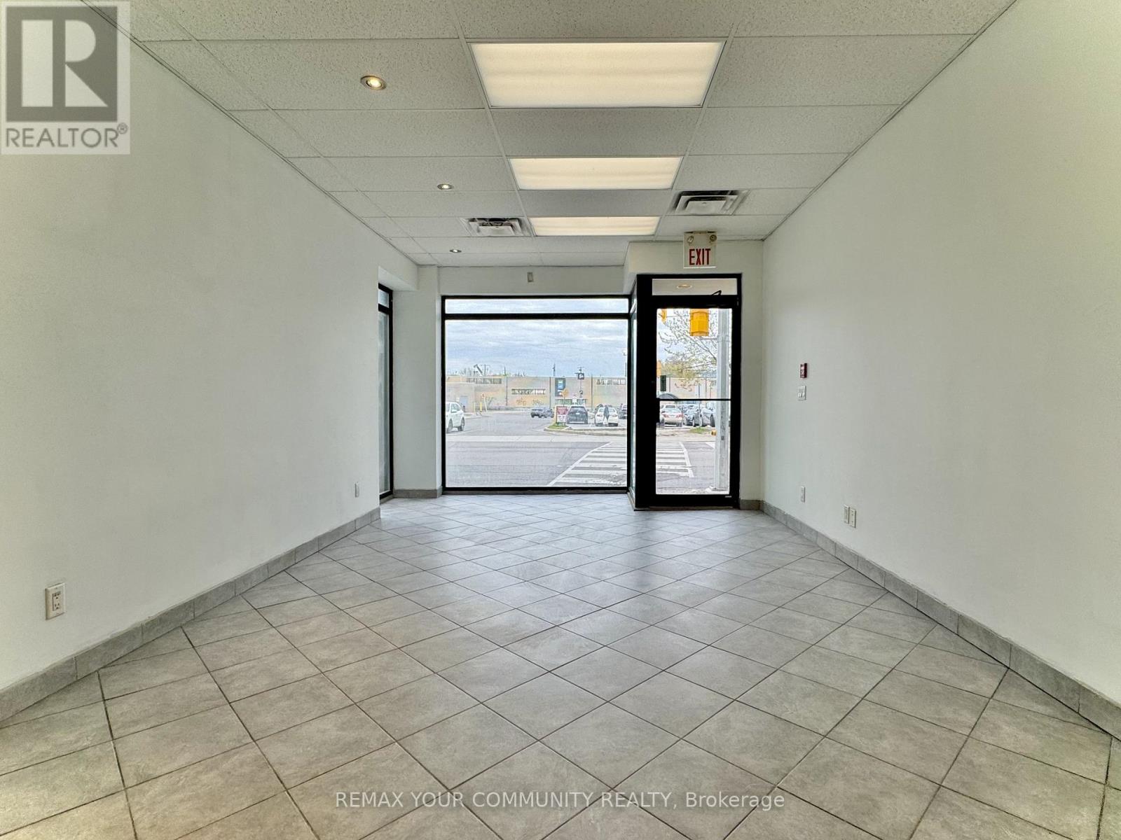 Main - 2417 Dundas Street W, Toronto, Ontario  M6P 1X3 - Photo 6 - W13117276