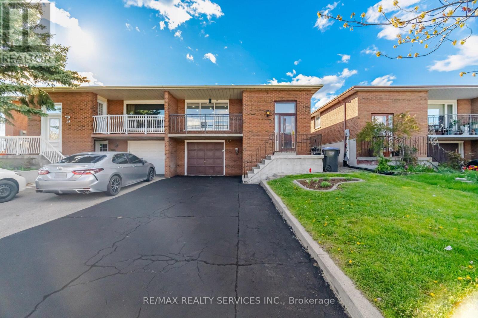 57 Jellicoe Crescent, Brampton, Ontario  L6S 3H7 - Photo 3 - W13117344