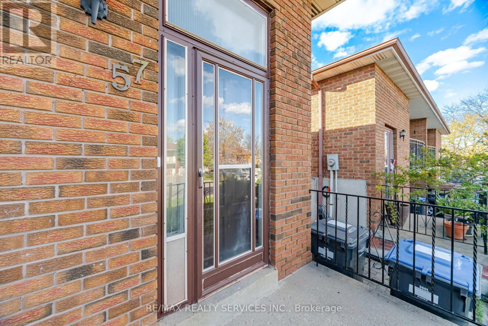 57 Jellicoe Crescent, Brampton, Ontario  L6S 3H7 - Photo 6 - W13117344