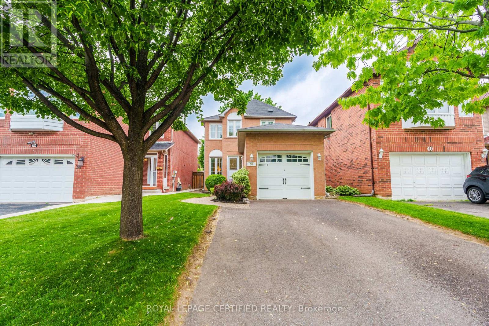 38 Banner Road, Brampton, Ontario  L6X 4K8 - Photo 3 - W13117366