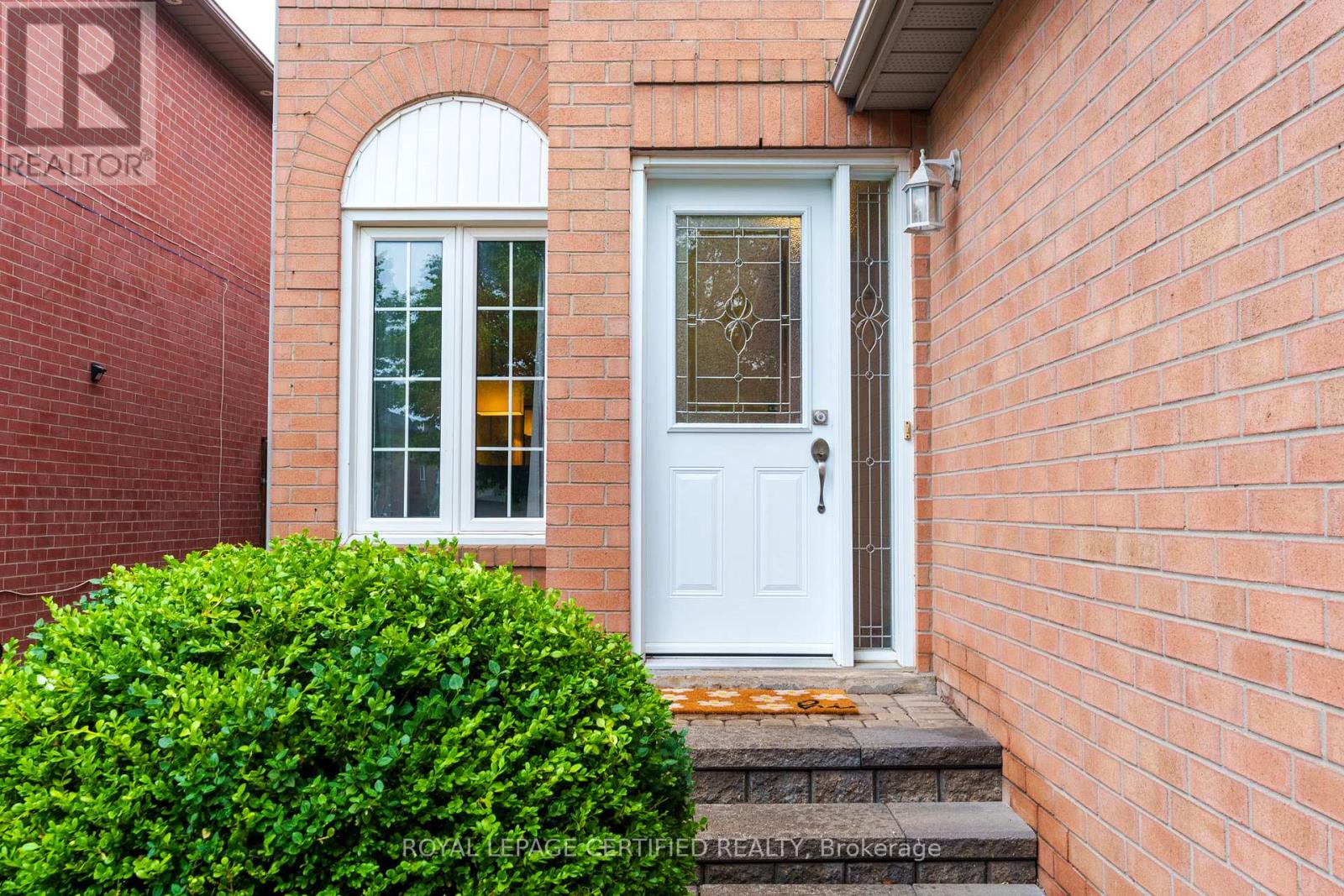 38 Banner Road, Brampton, Ontario  L6X 4K8 - Photo 5 - W13117366