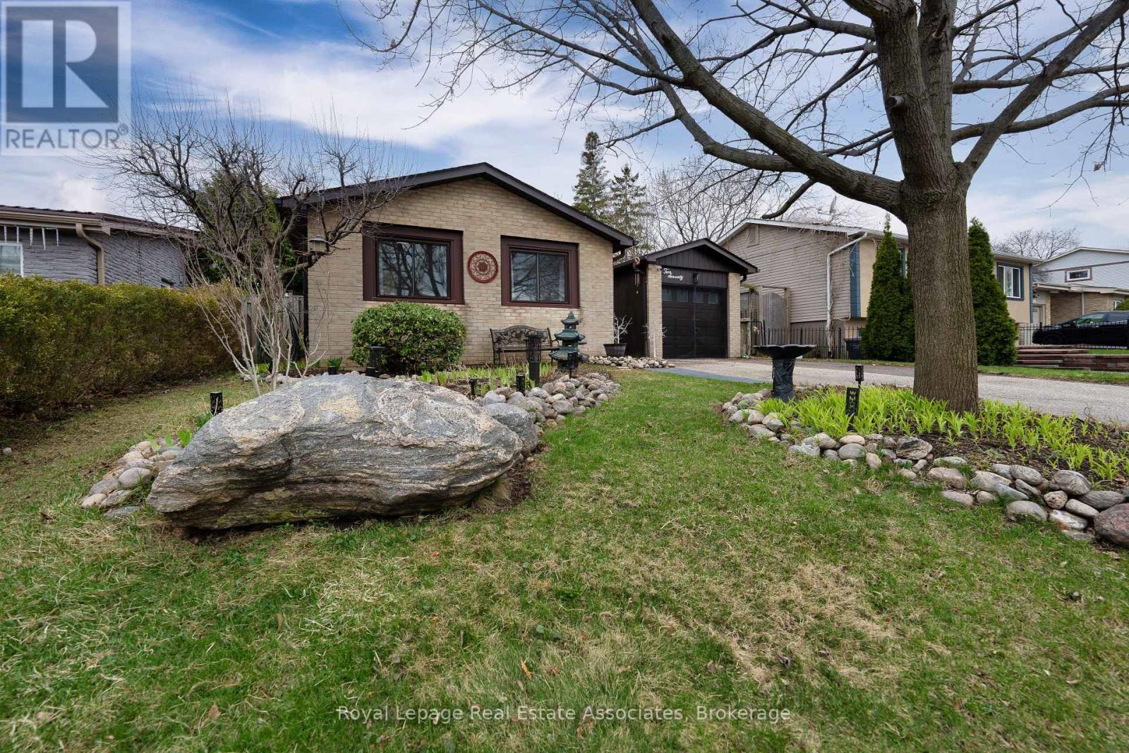 270 Kristin Grove, Mississauga, Ontario  L5A 3E8 - Photo 4 - W13117406