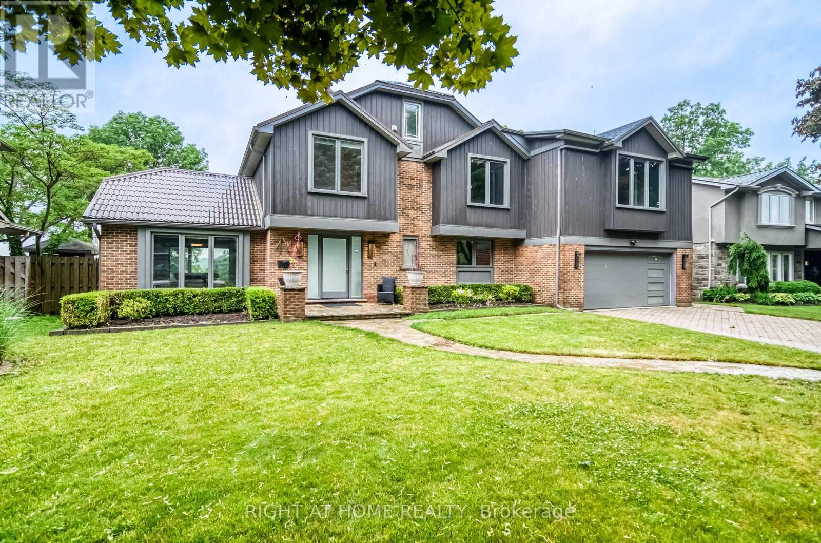 44 ROYAL HENLEY BOULEVARD, St. Catharines, Ontario