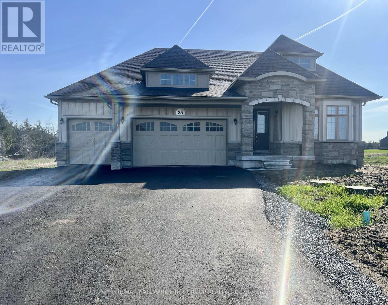 35 EAST VISTA TERRACE, Quinte West, Ontario
