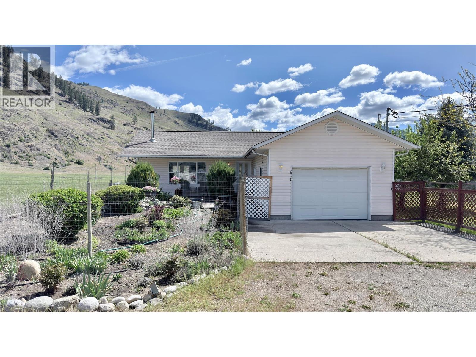 816 Division Street, Midway, British Columbia  V0H 1M0 - Photo 2 - 10387037