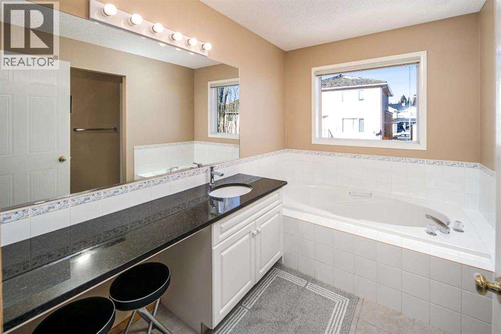 110 Hampstead Rise NW, Calgary, Alberta  T3A 6B5 - Photo 32 - A2293244