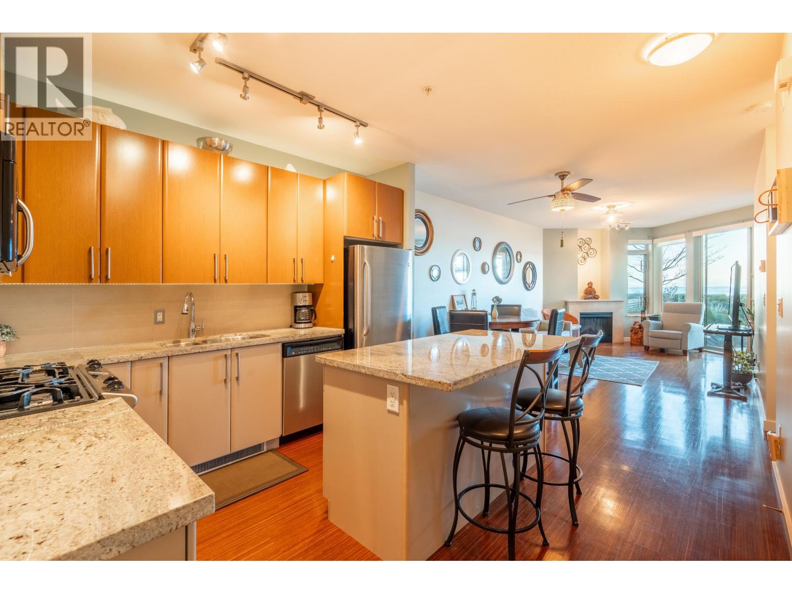 105 5160 Davis Bay Road, Sechelt, British Columbia  V7Z 0H3 - Photo 3 - R3107750