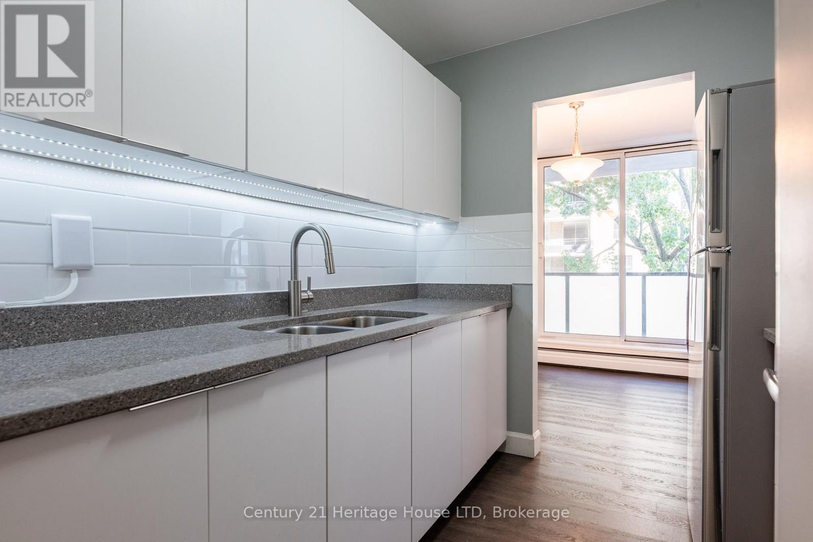 303 - 359 Geneva Street, St. Catharines, Ontario  L2N 2G5 - Photo 6 - X12671796