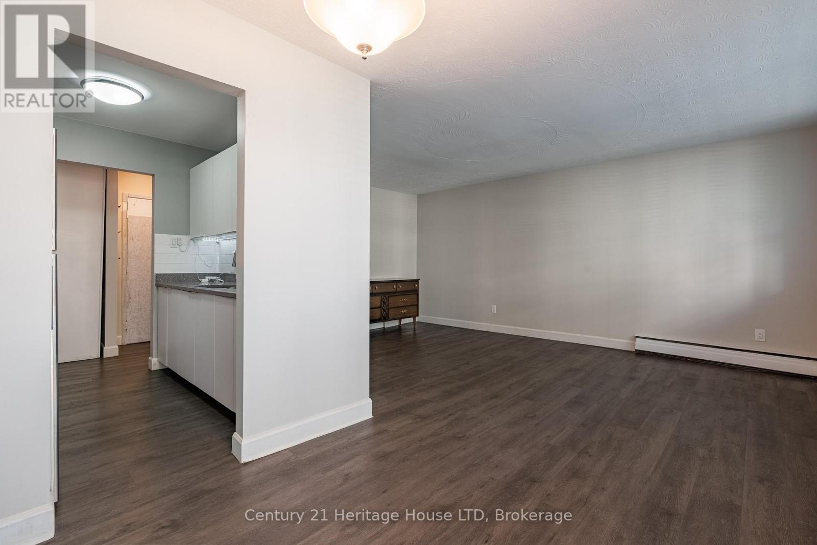 303 - 359 Geneva Street, St. Catharines, Ontario  L2N 2G5 - Photo 8 - X12671796