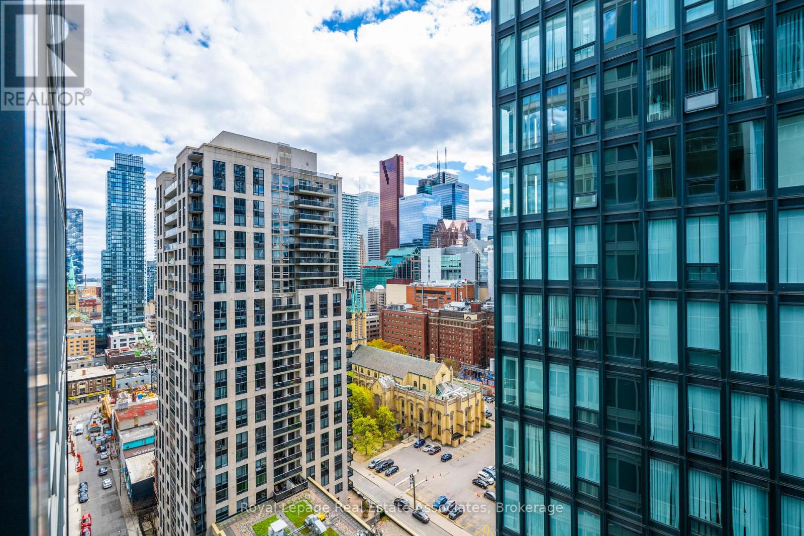 2206 - 68 Shuter Street, Toronto, Ontario  M5B 1B4 - Photo 24 - C12982908