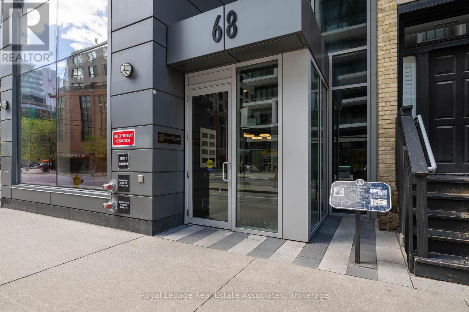 2206 - 68 Shuter Street, Toronto, Ontario  M5B 1B4 - Photo 2 - C12982908