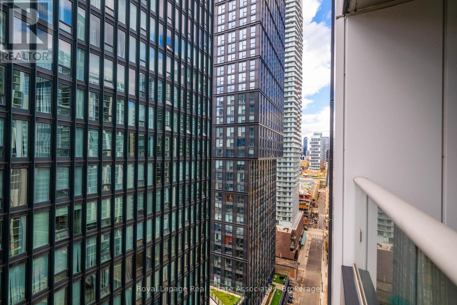 2206 - 68 Shuter Street, Toronto, Ontario  M5B 1B4 - Photo 23 - C12982908