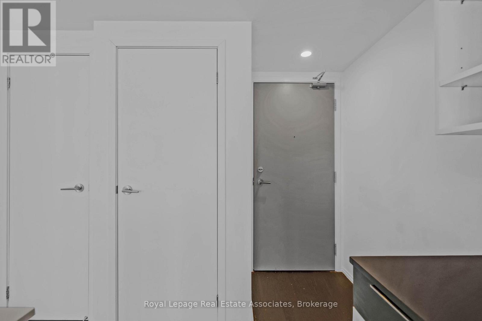 2206 - 68 Shuter Street, Toronto, Ontario  M5B 1B4 - Photo 5 - C12982908