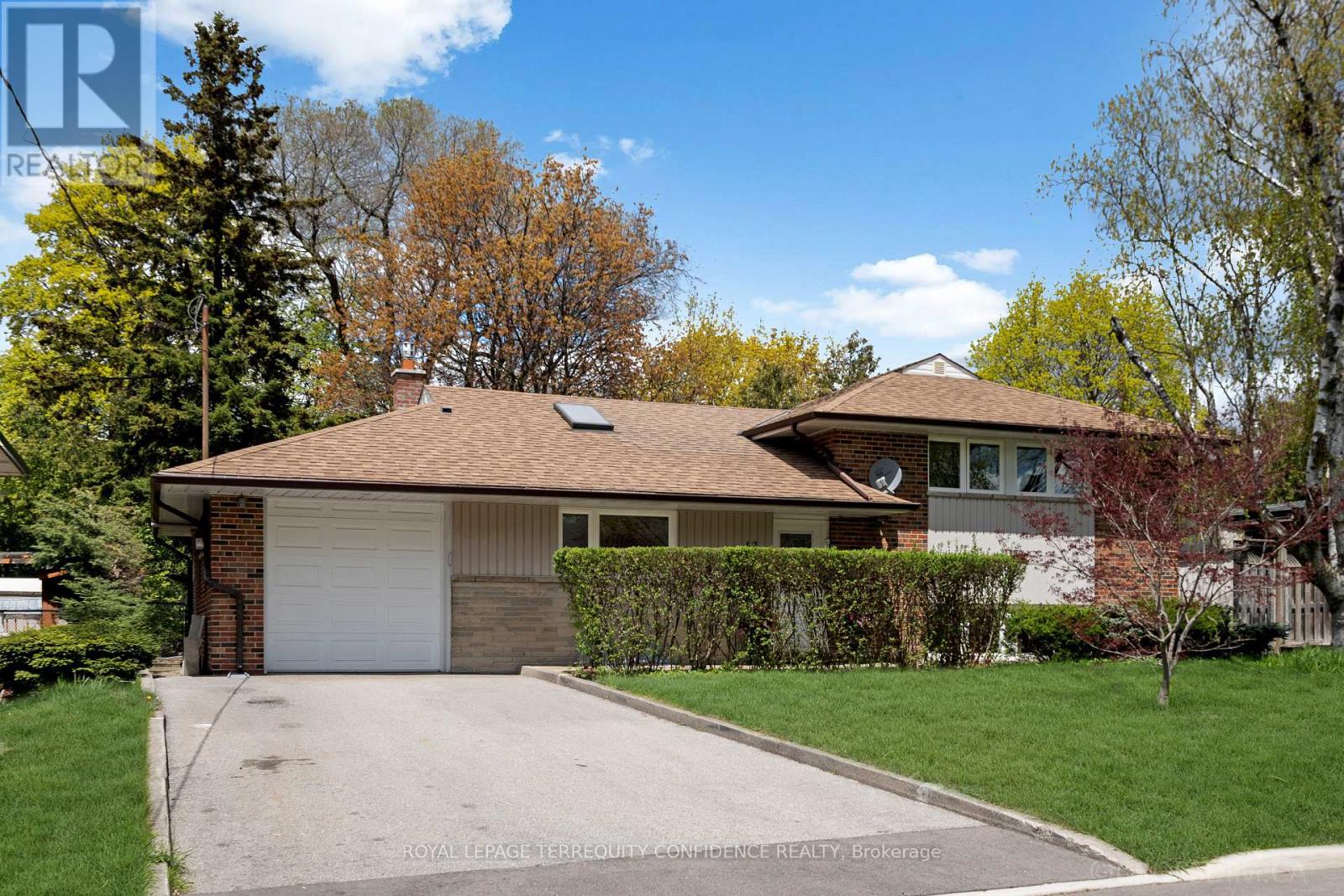 12 Finchurst Drive, Toronto, Ontario  M2R 1K9 - Photo 2 - C13116948