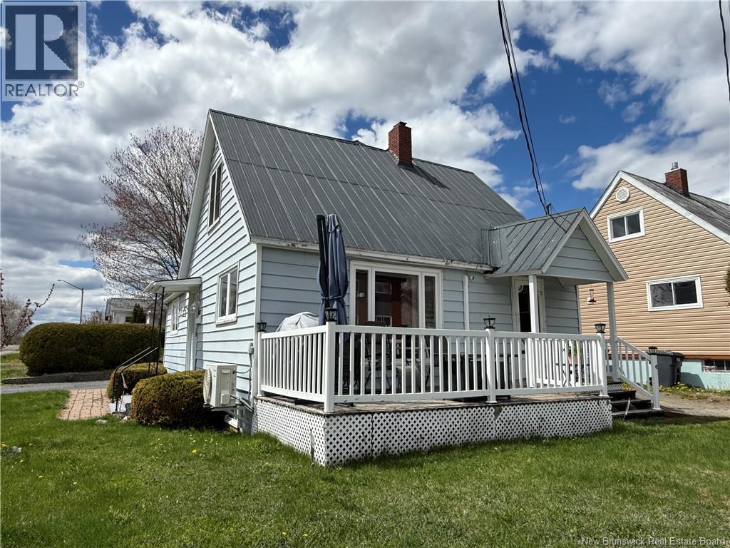 128 St James Street, Woodstock, New Brunswick  E7M 2T7 - Photo 2 - NB139314
