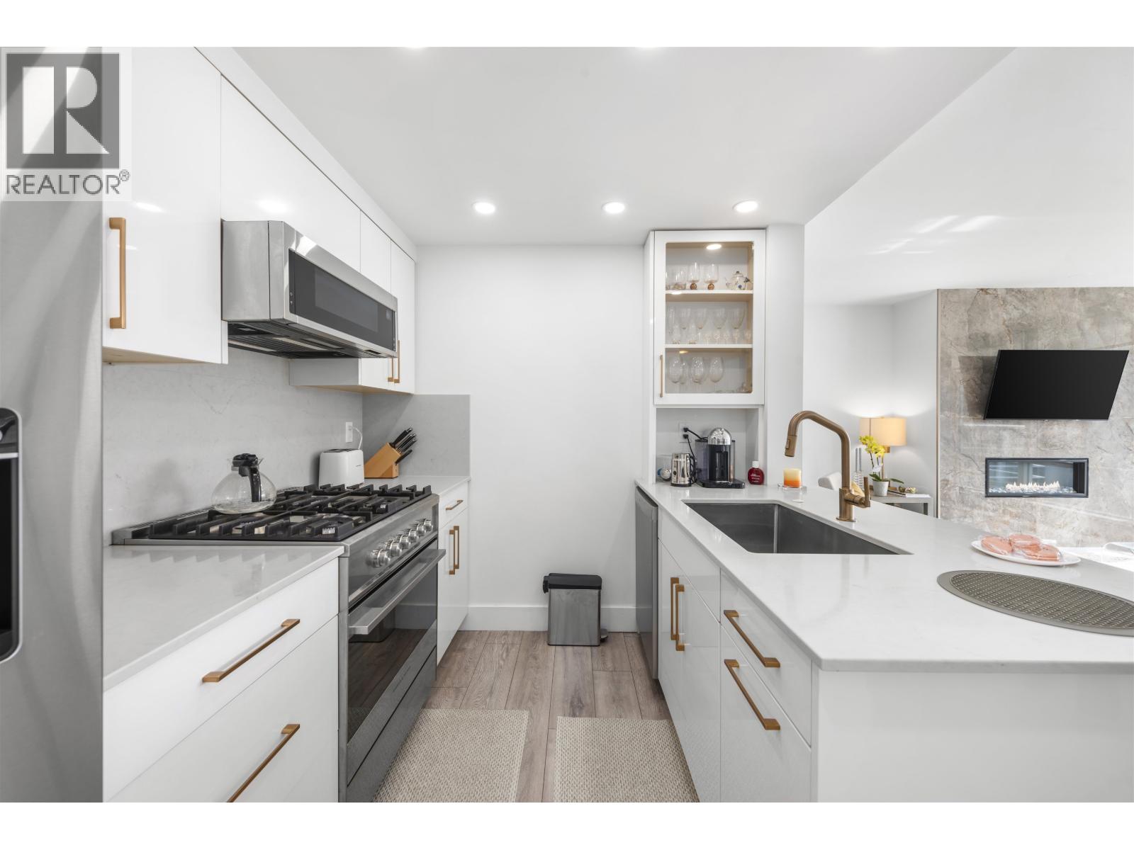 1008 198 Aquarius Mews, Vancouver, British Columbia  V6Z 2Y4 - Photo 10 - R3122525
