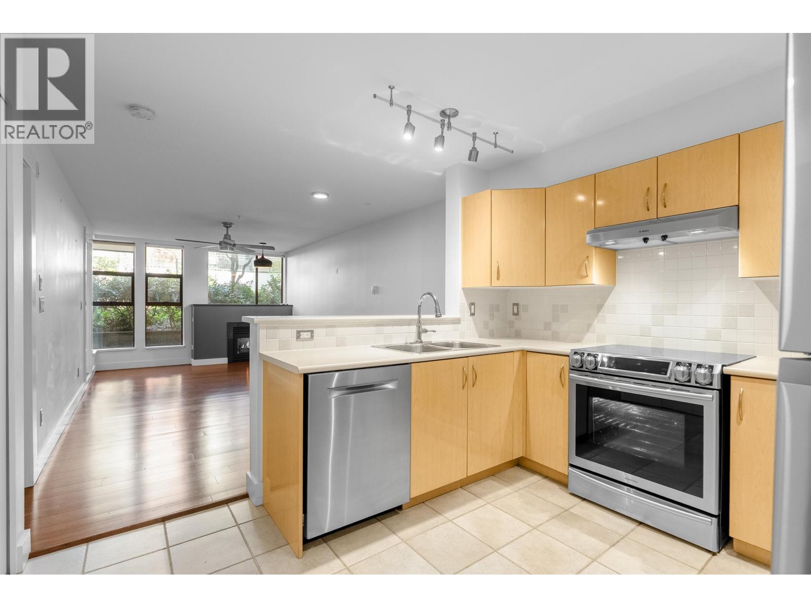 203 305 Lonsdale Avenue, North Vancouver, British Columbia  V7M 2G3 - Photo 5 - R3122568