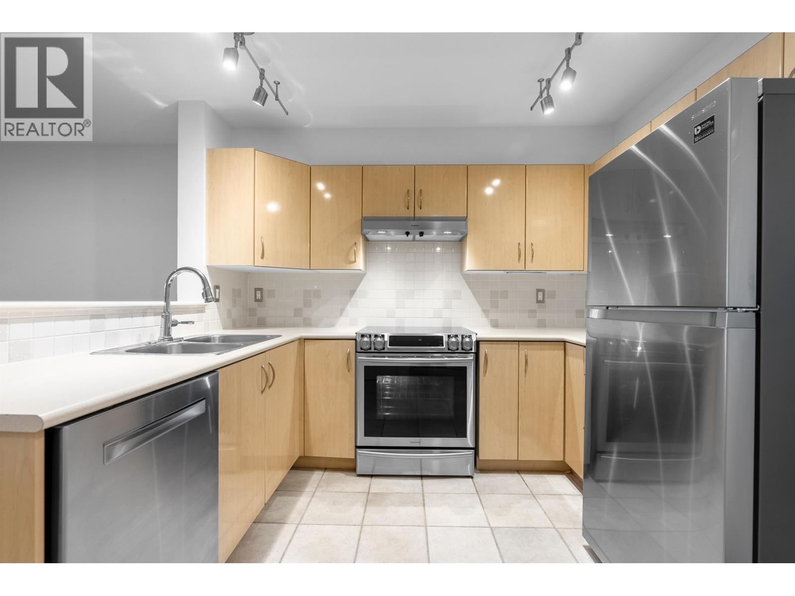203 305 Lonsdale Avenue, North Vancouver, British Columbia  V7M 2G3 - Photo 6 - R3122568